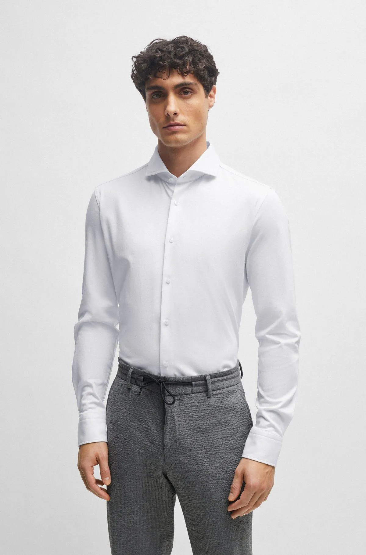 Camisa slim fit en punto de elástico técnico estructurado