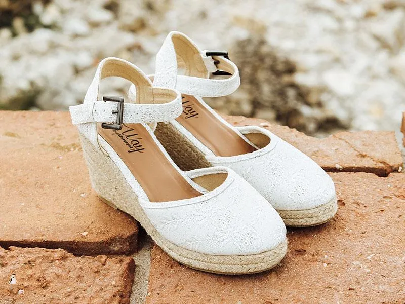 Casual sandals with wedge