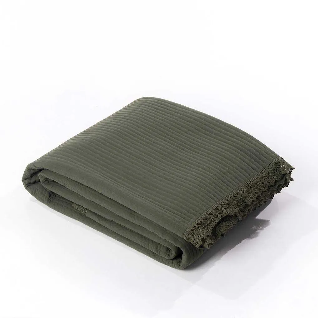 Edredão verde com folho rendado 220x240cm