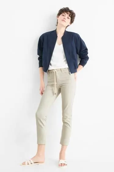 Cropped slim fit jeans with belt - mid-rise waist