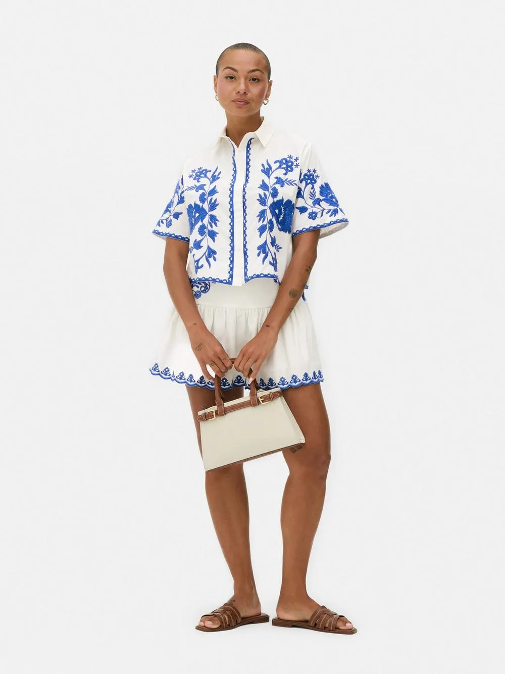Camisa de manga corta bordada