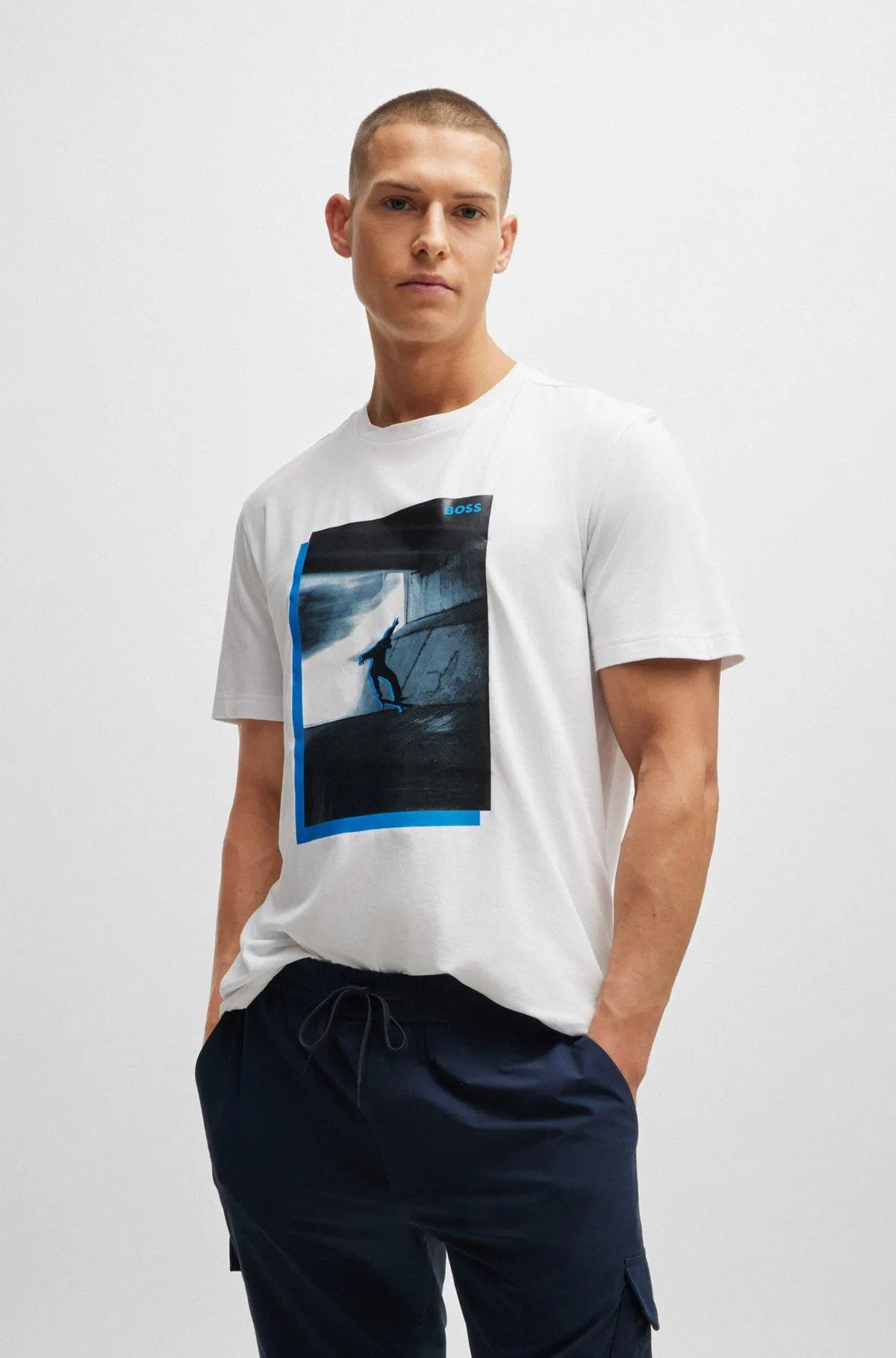 T-shirt de mistura de algodão com arte de skate