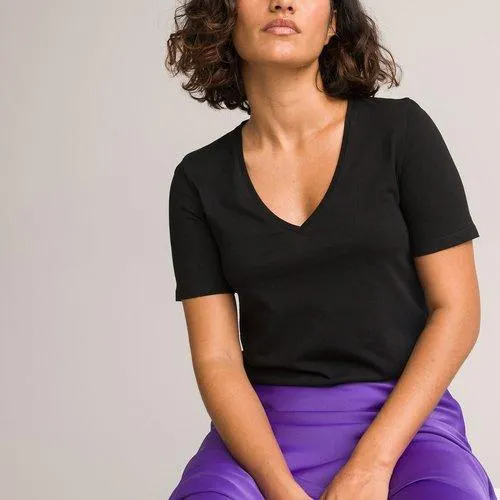 T-shirt ajustada, em algodão bio, decote em V