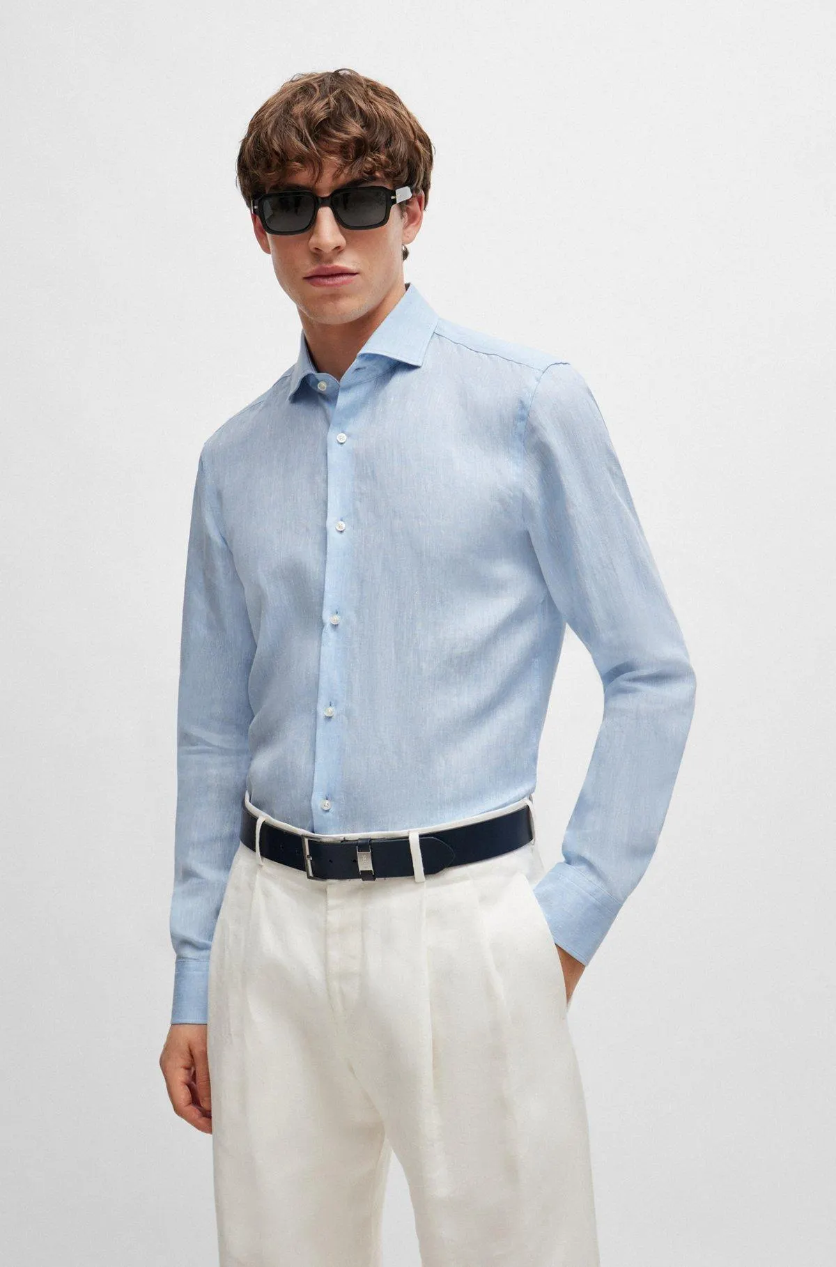 Slim-fit shirt in linen with spread collar