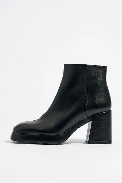 Botim salto plataforma pele preto