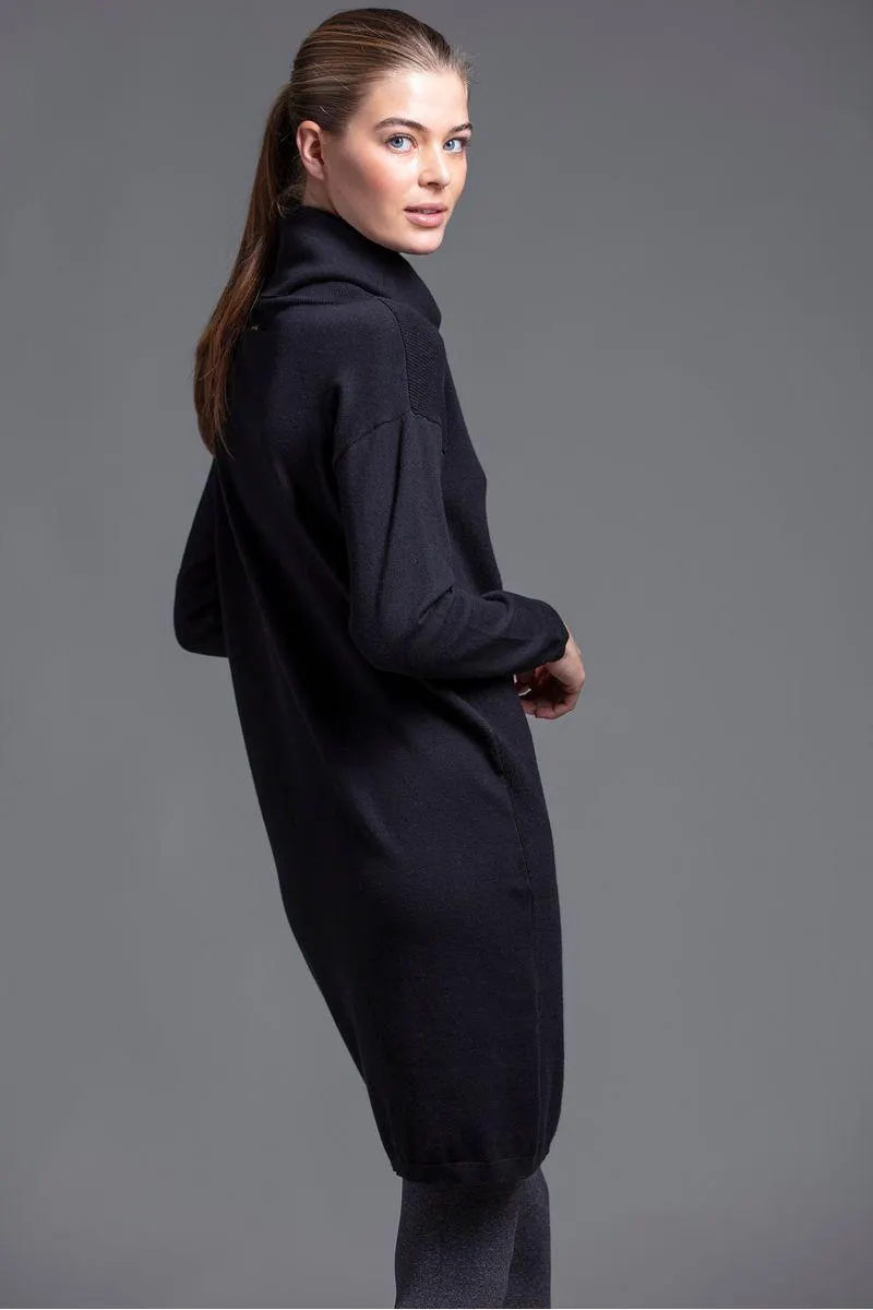 Vestido de malha com gola alta