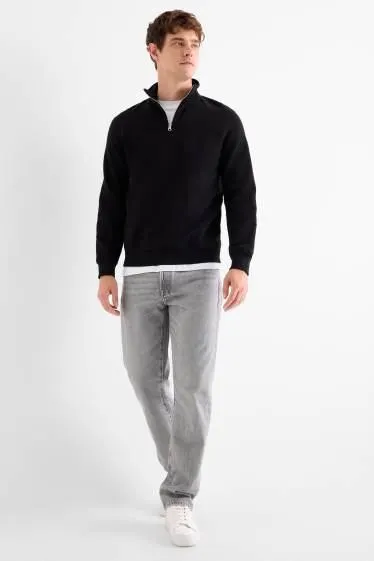 Regular jeans with button fly