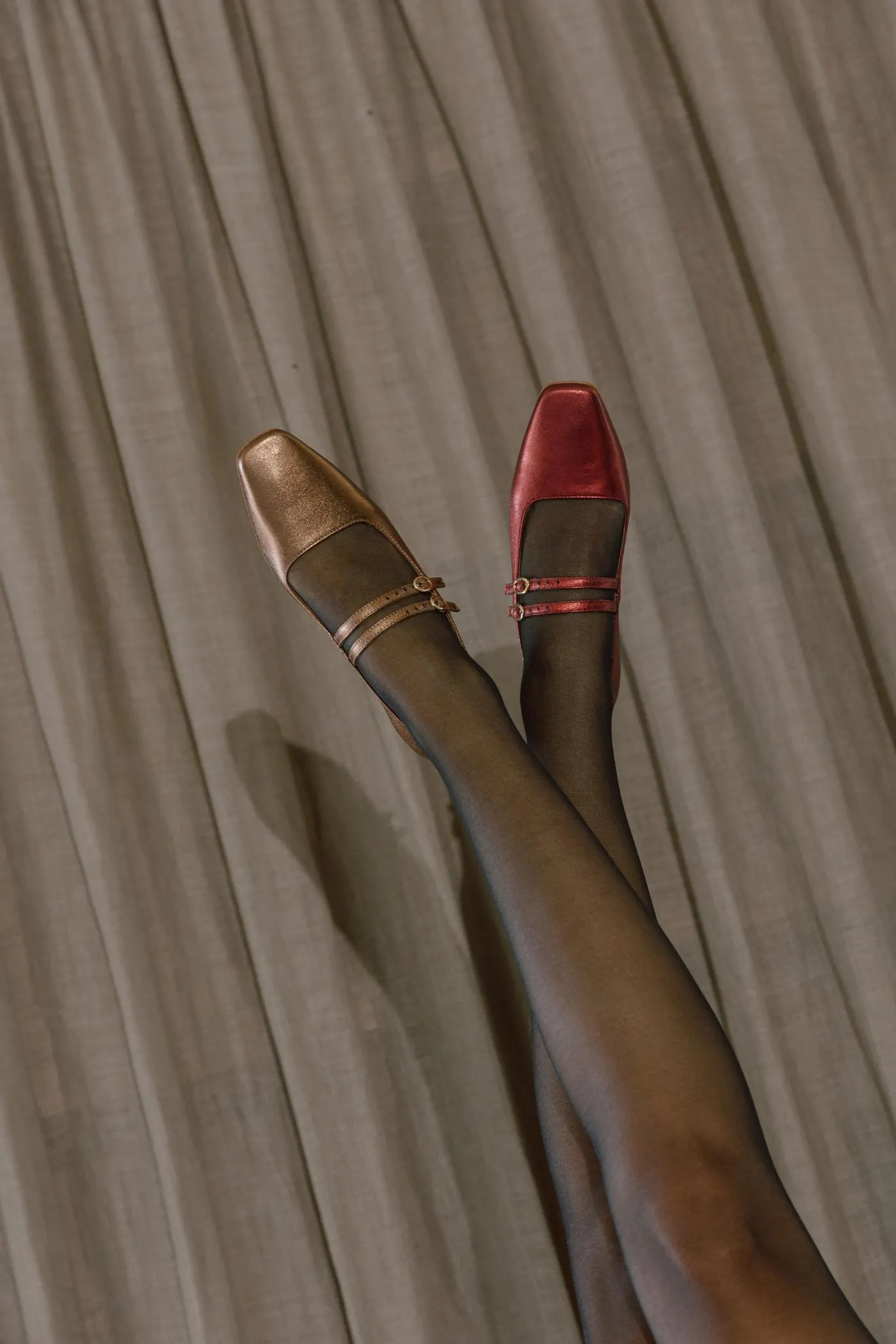 Sabrinas Mary Jane rasas em pele - Bronze