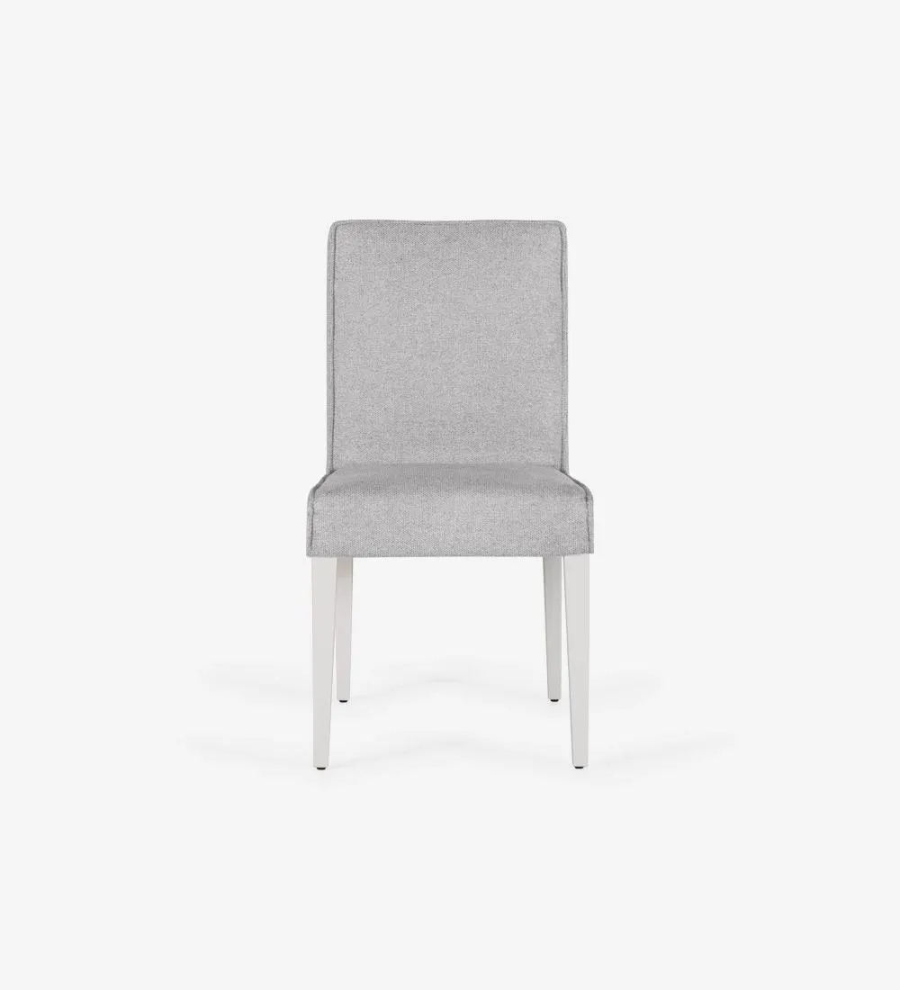 Cadeira estofada a tecido, com pés lacados a pérola