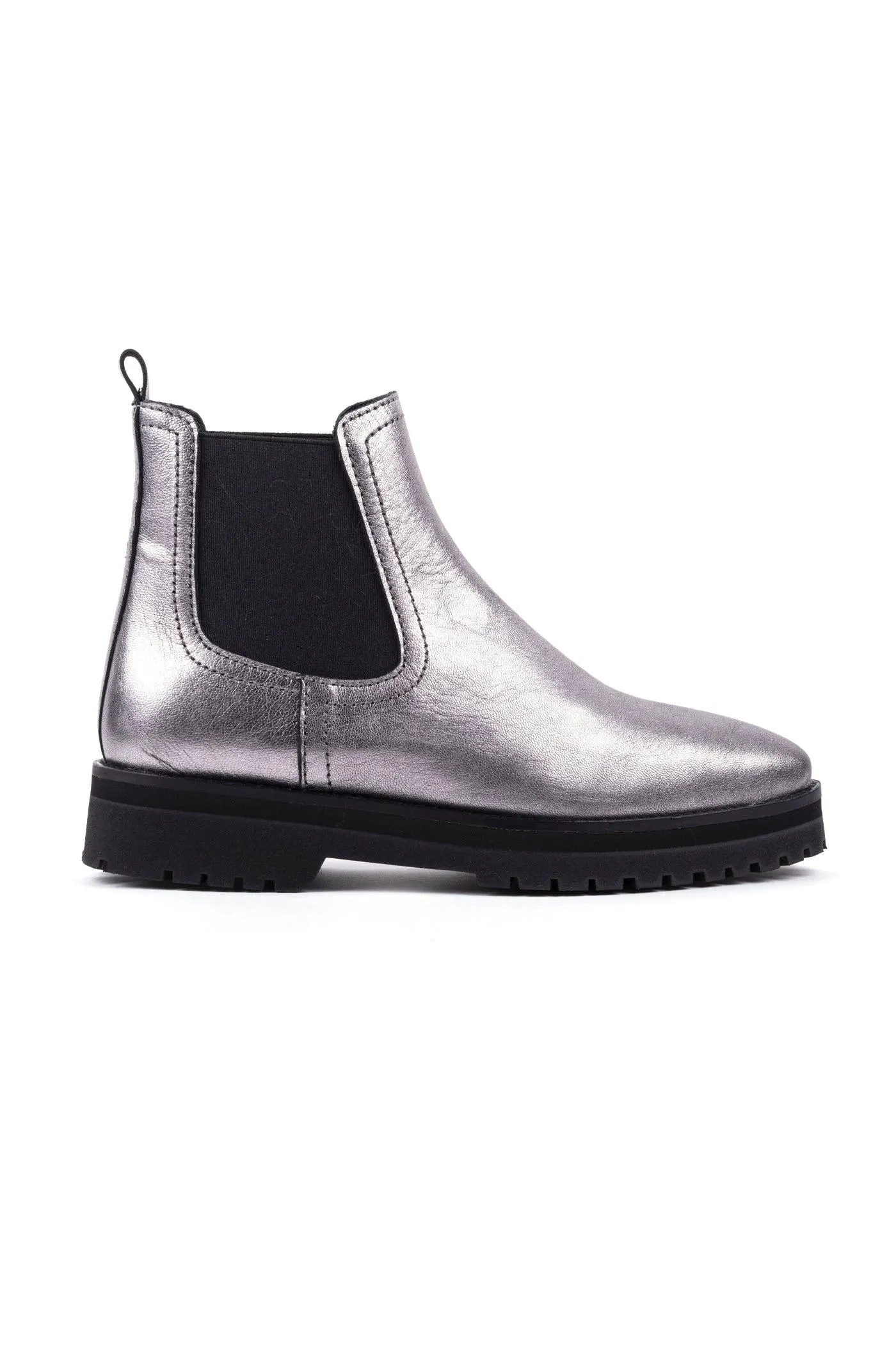 Botim chelsea em pele metalizada
