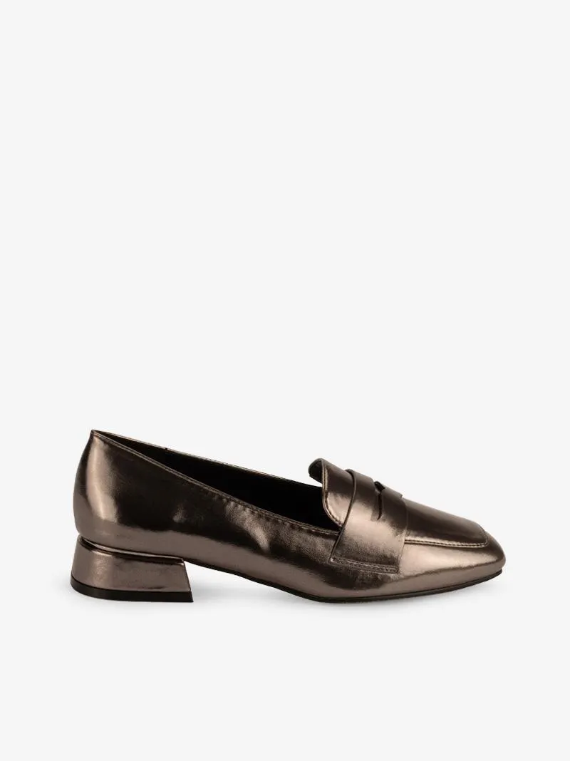 SAPATO LOAFER METALIZADO DE TACÃO COM DETALHE
