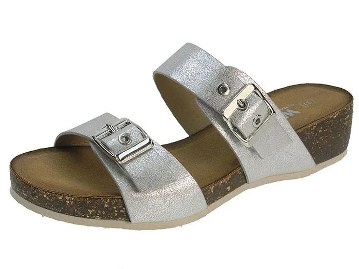 Casual slipper with wedge