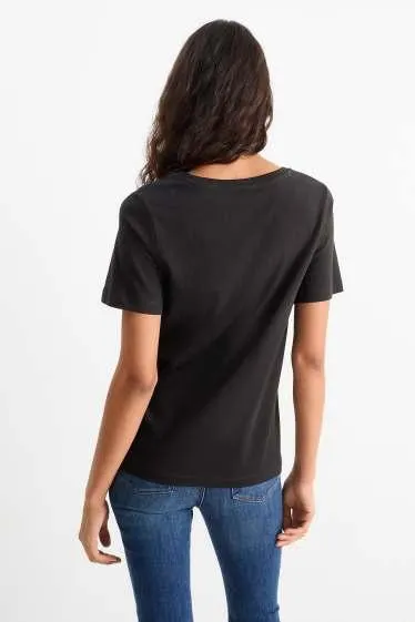 Basic V-neck T-shirt - regular fit