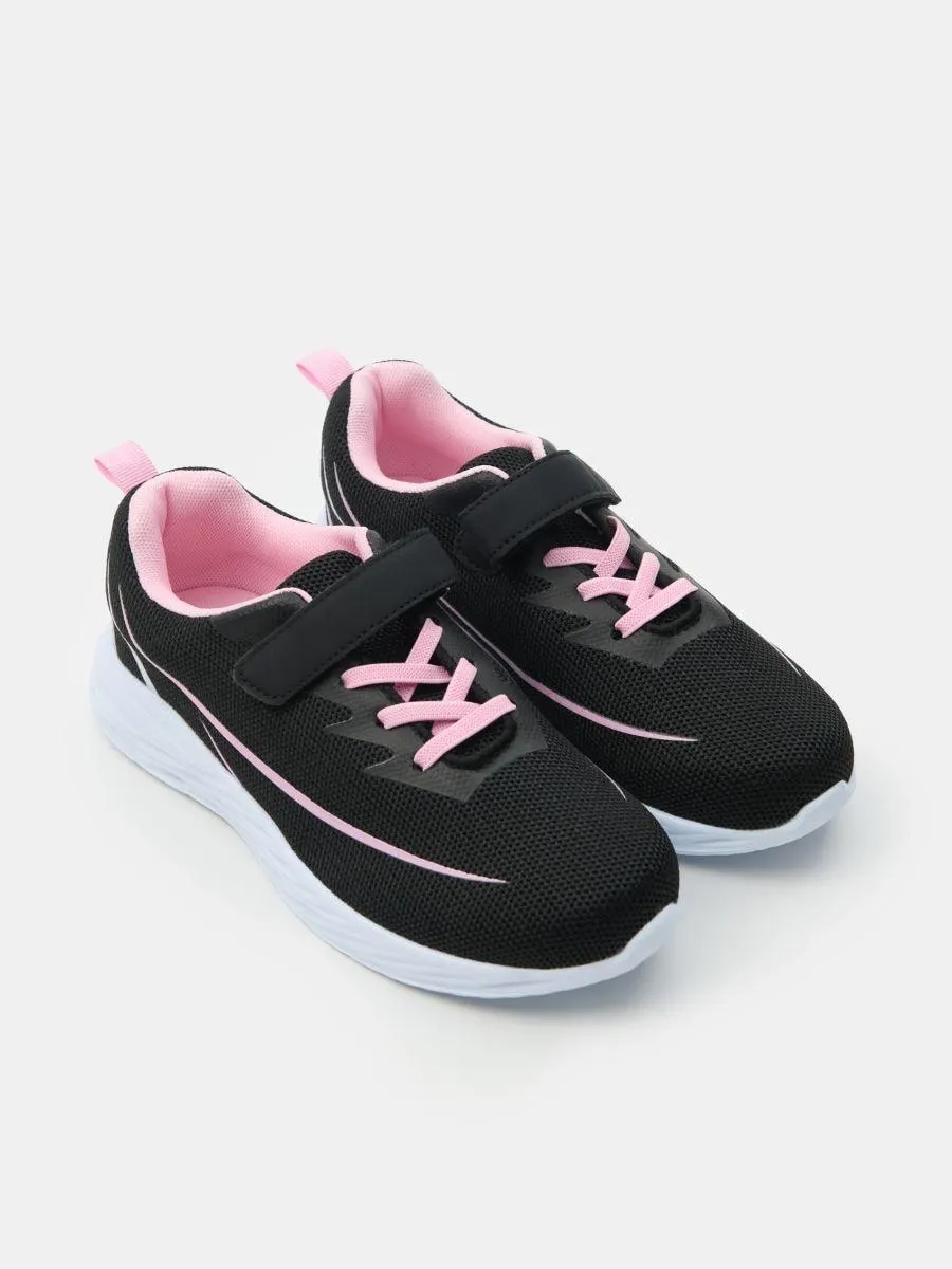 Adidași cu talpă ușoară