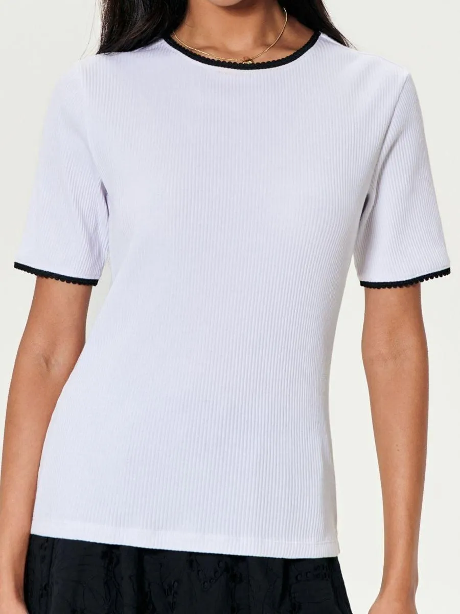 Tricou cu margine contrastantă