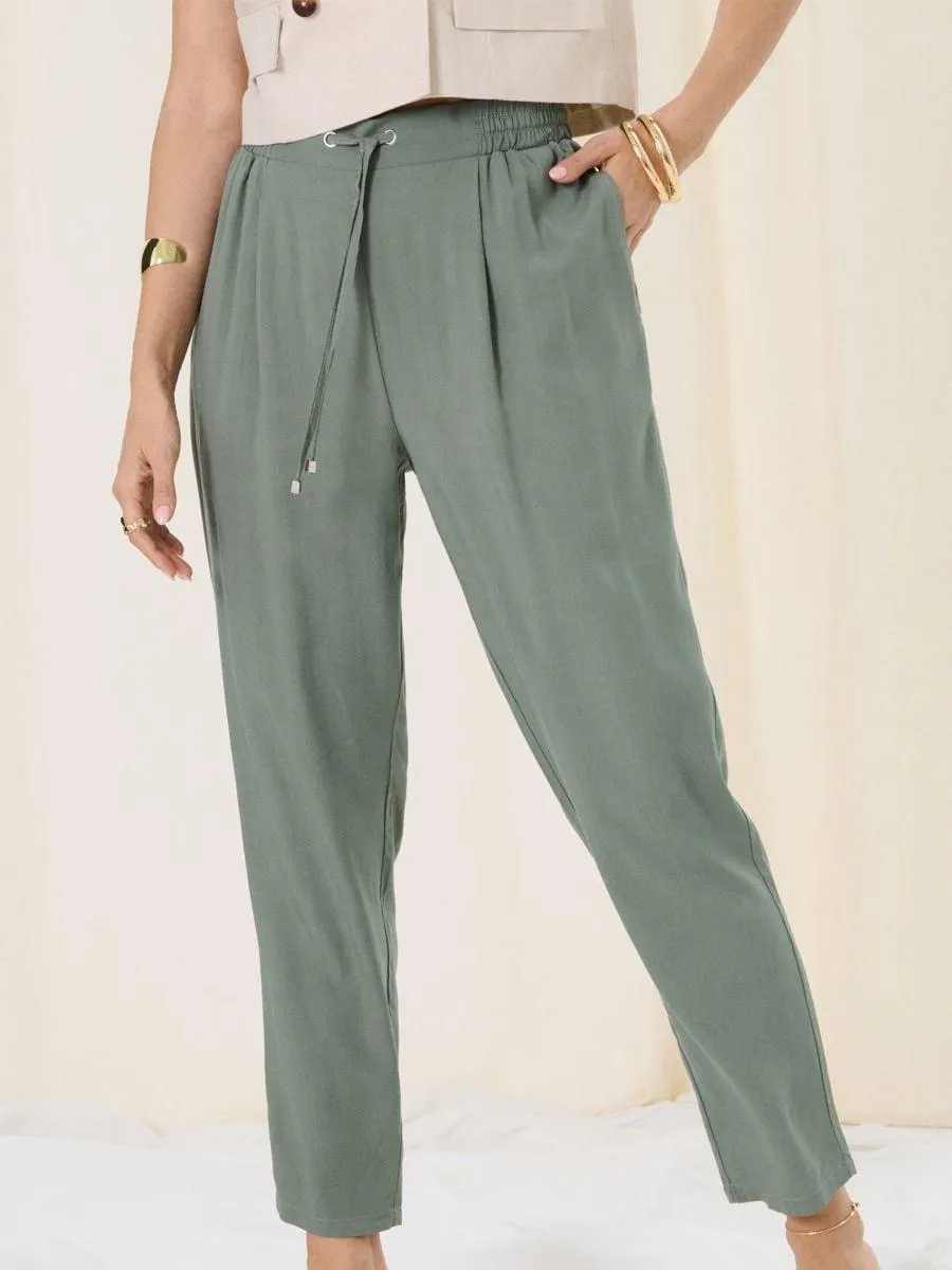 Pantaloni cu croi conic