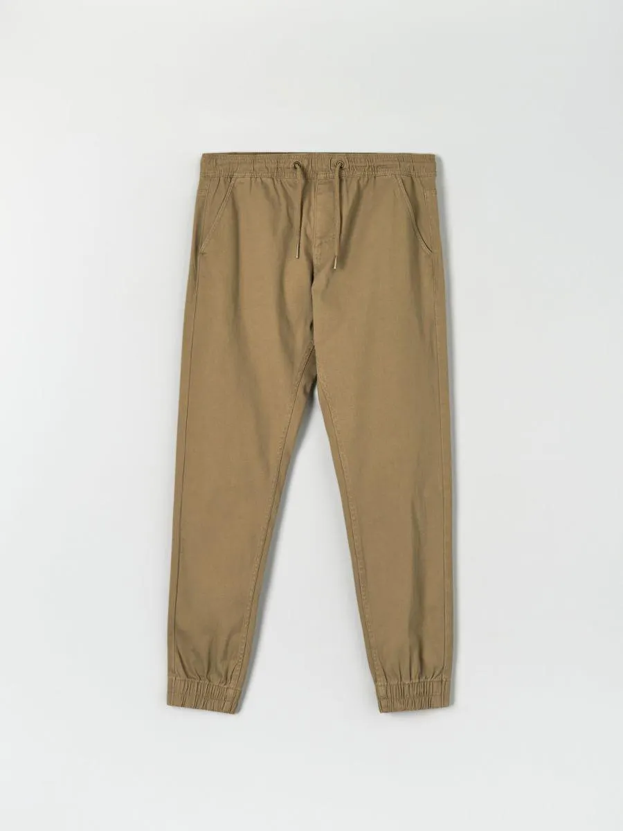 Pantaloni jogger