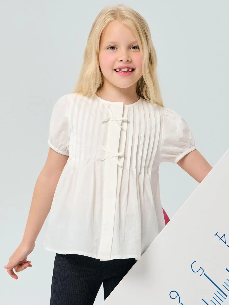 Bluză cu partea din față plisată și fundițe