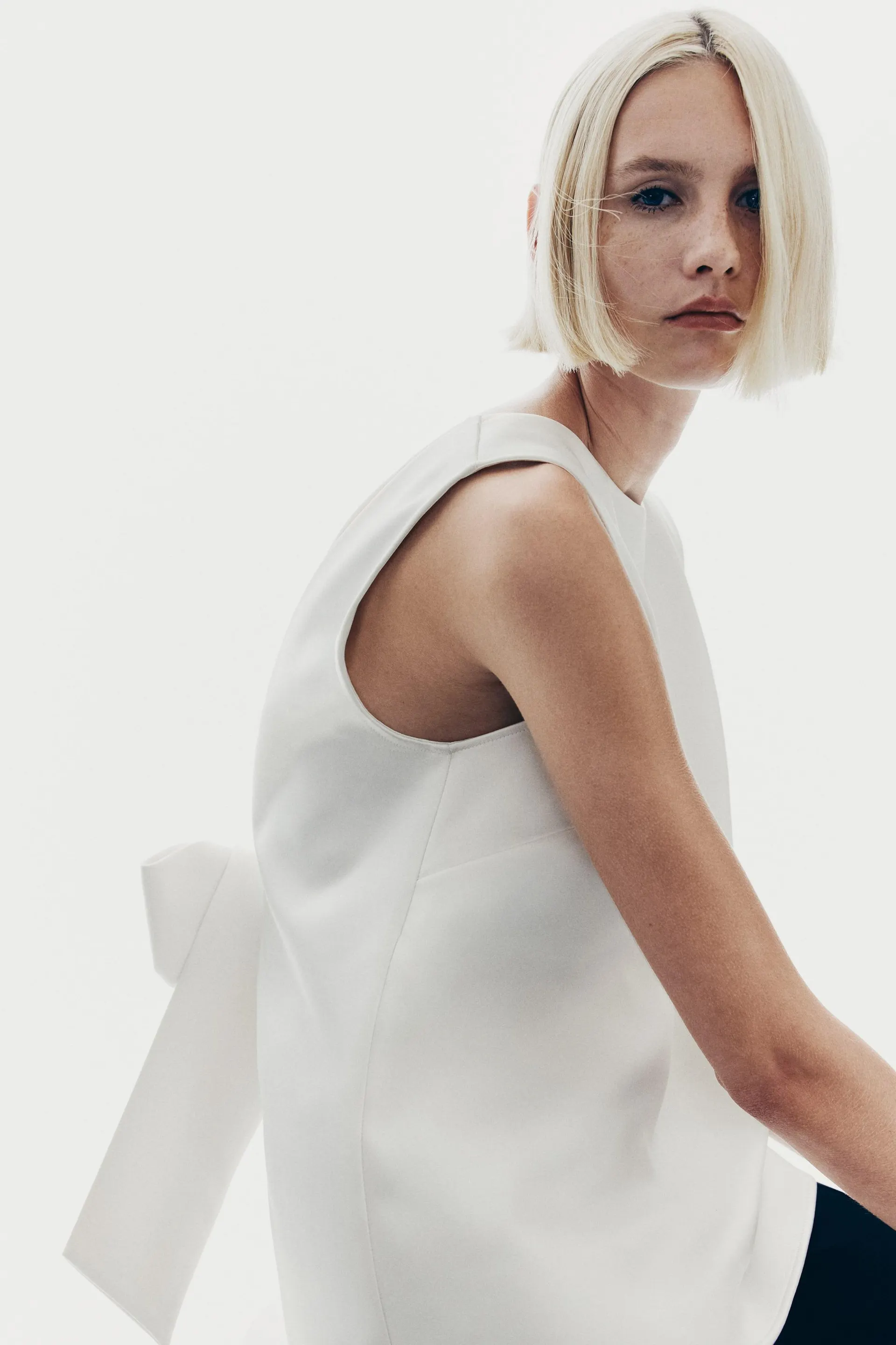 Top cu fundă la spate