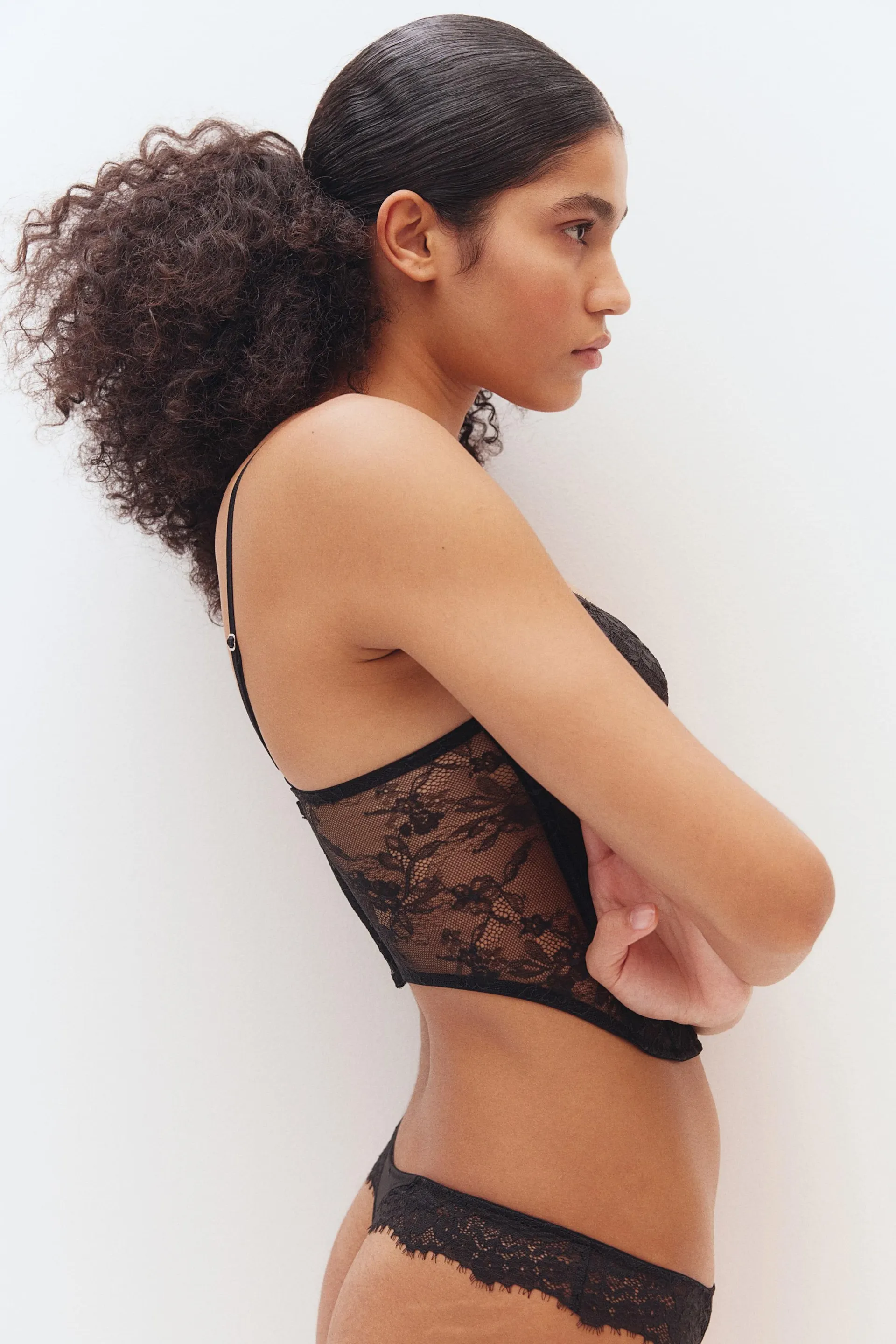 Bustieră căptușită din dantelă