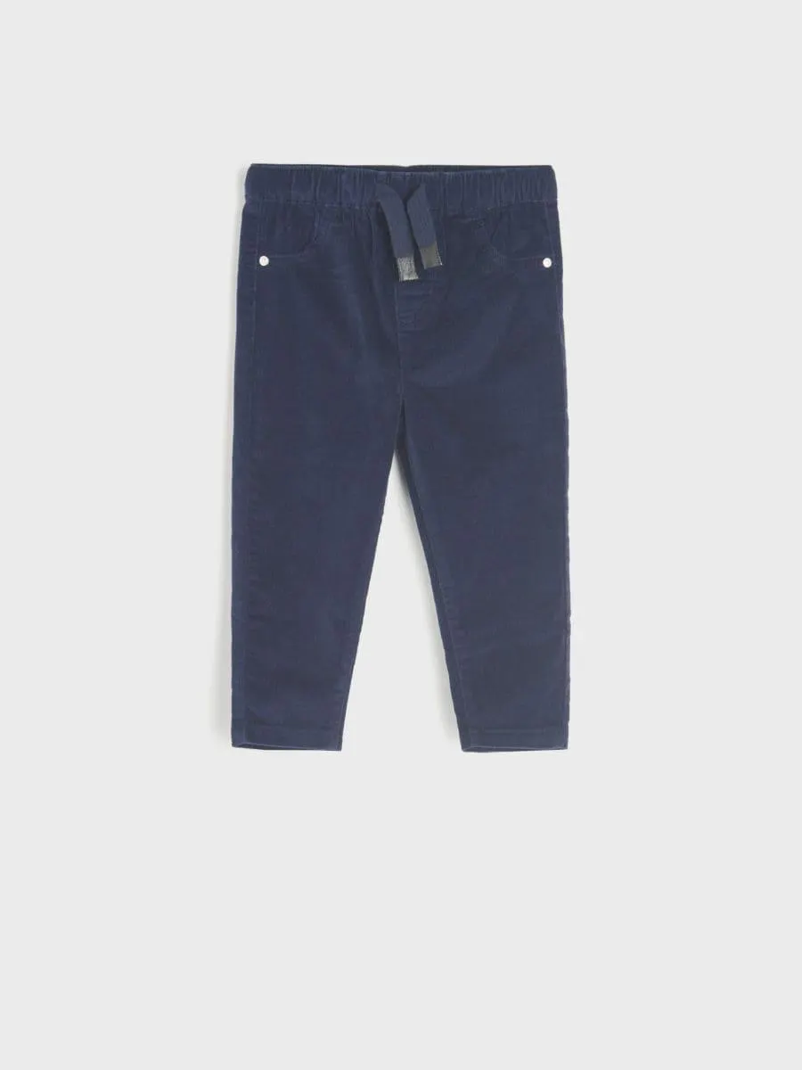 Pantaloni din catifea reiată