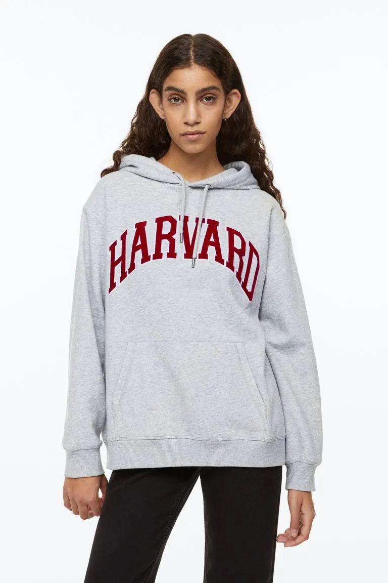 Hanorac cu motiv în față