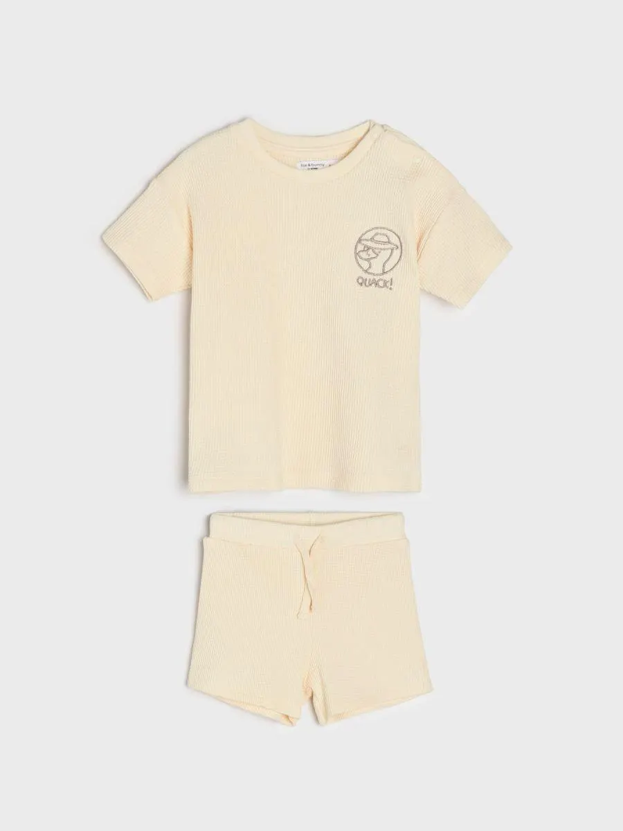 Compleu cu tricou și pantaloni scurți