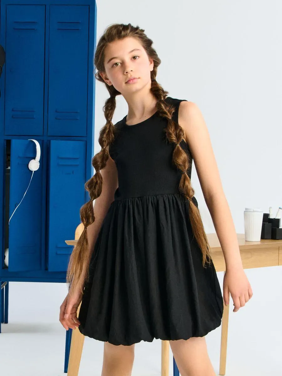 Rochie fără mâneci cu tiv drapat