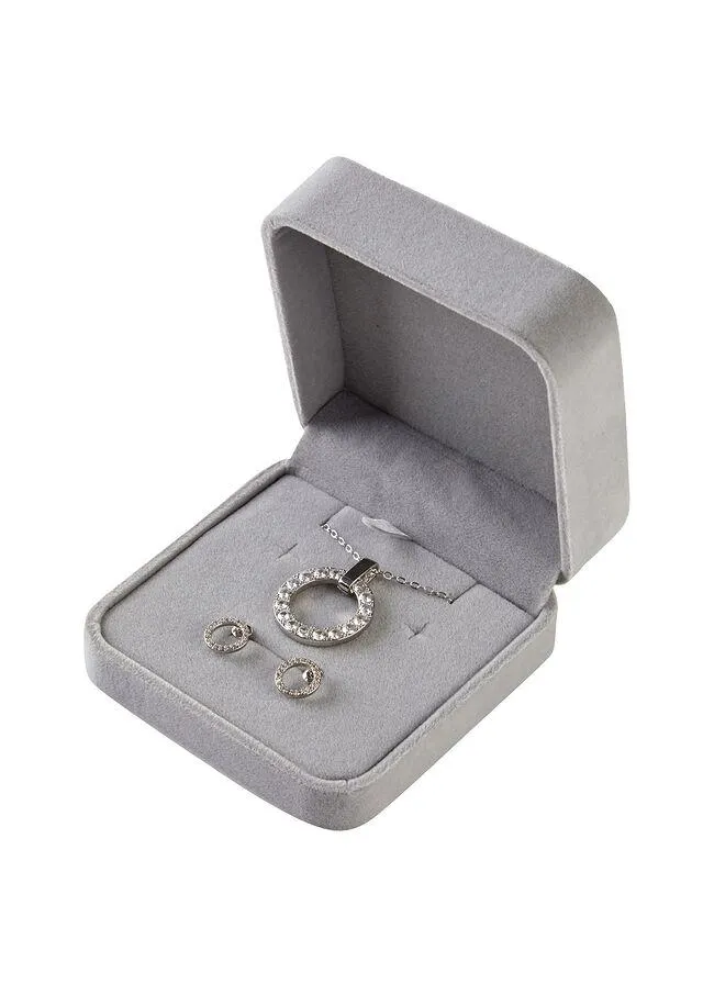 Lanţ şi cercei cu pietricele de zirconiu