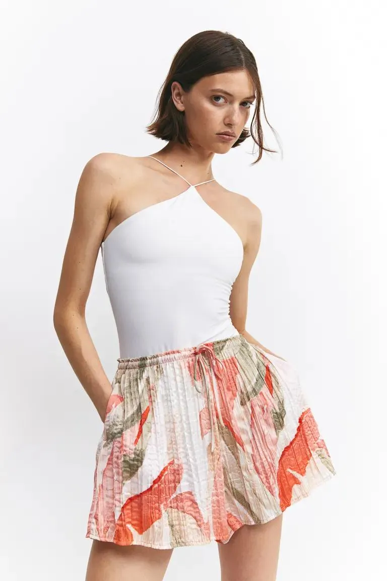 Pantaloni scurți plisați din satin