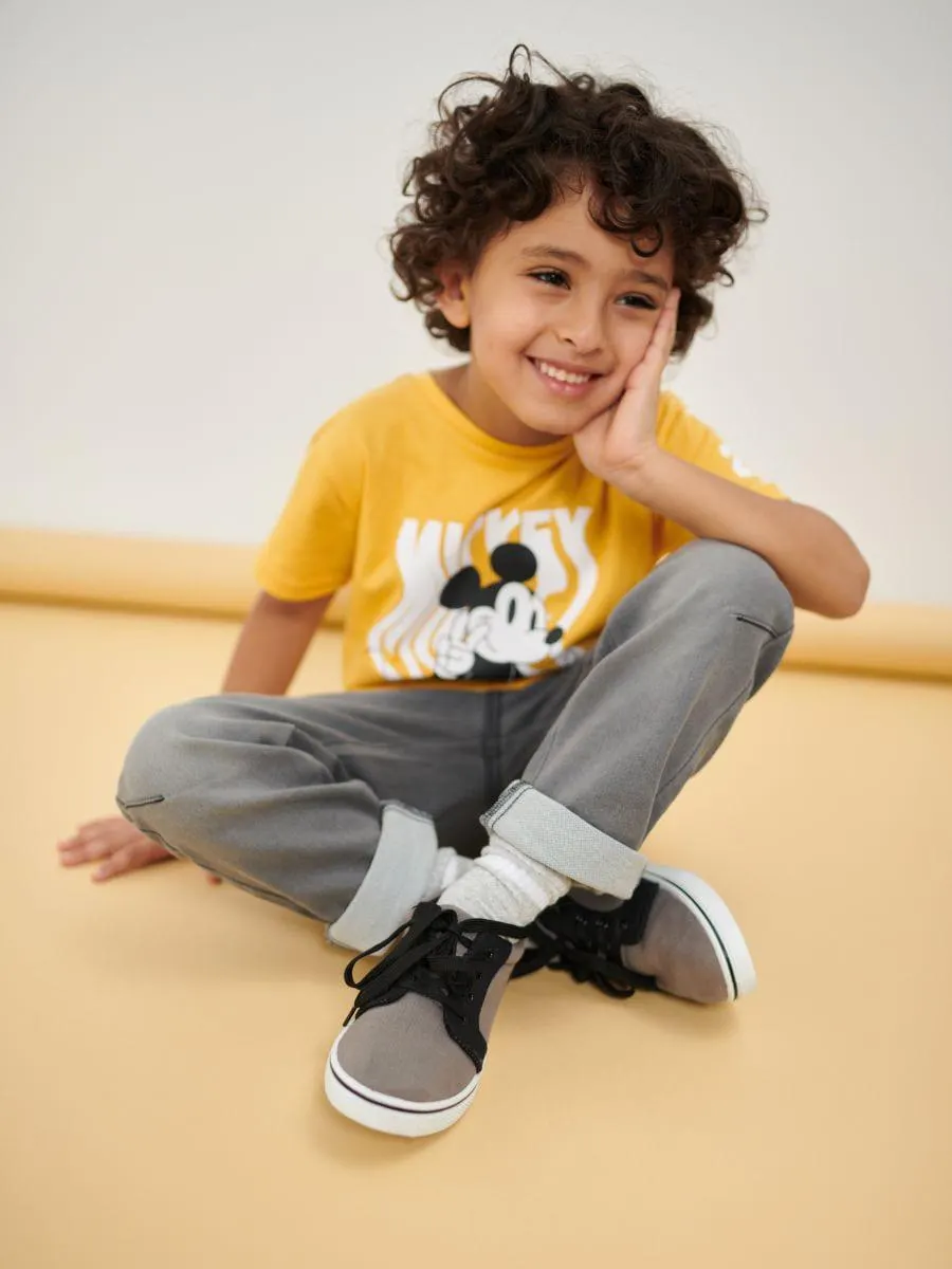 Blugi cu elastic în talie