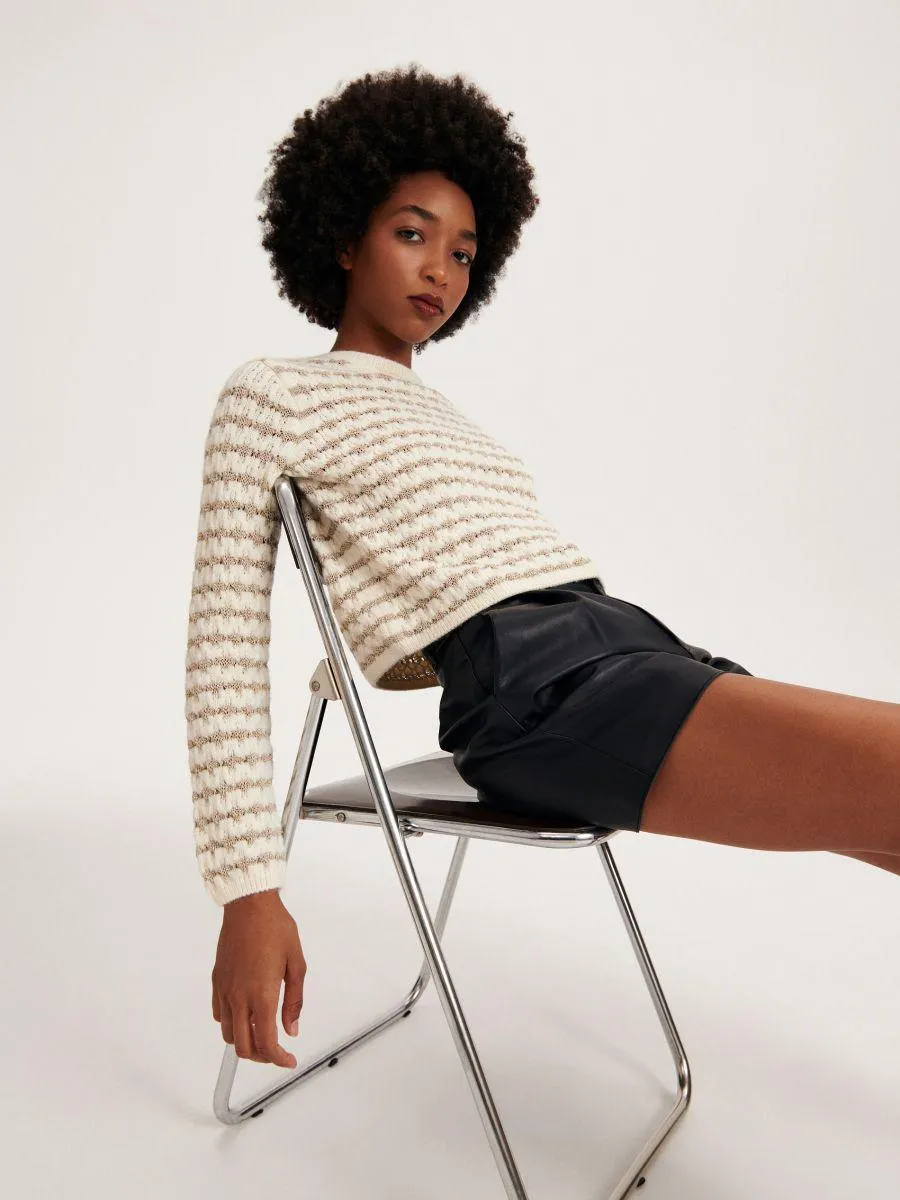 Pulover cu fir metalic