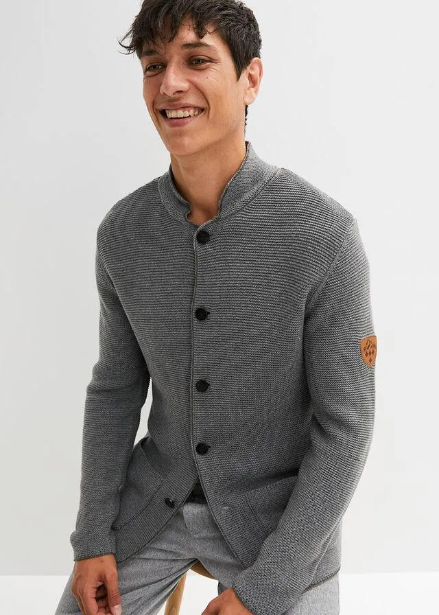 Jachetă tricotată cu aspect etno