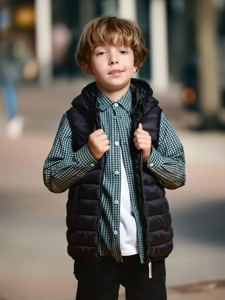 Vestă matlasată cu glugă