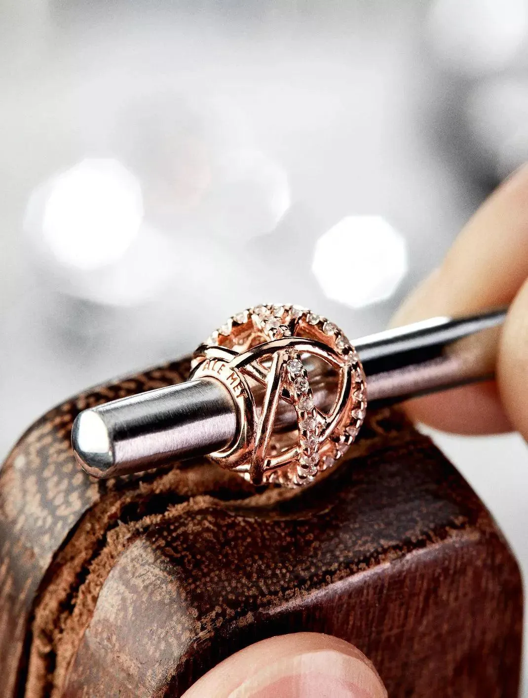 Talisman de tip pandantiv triplu cu trifoi cu patru foi, inimă și potcoavă