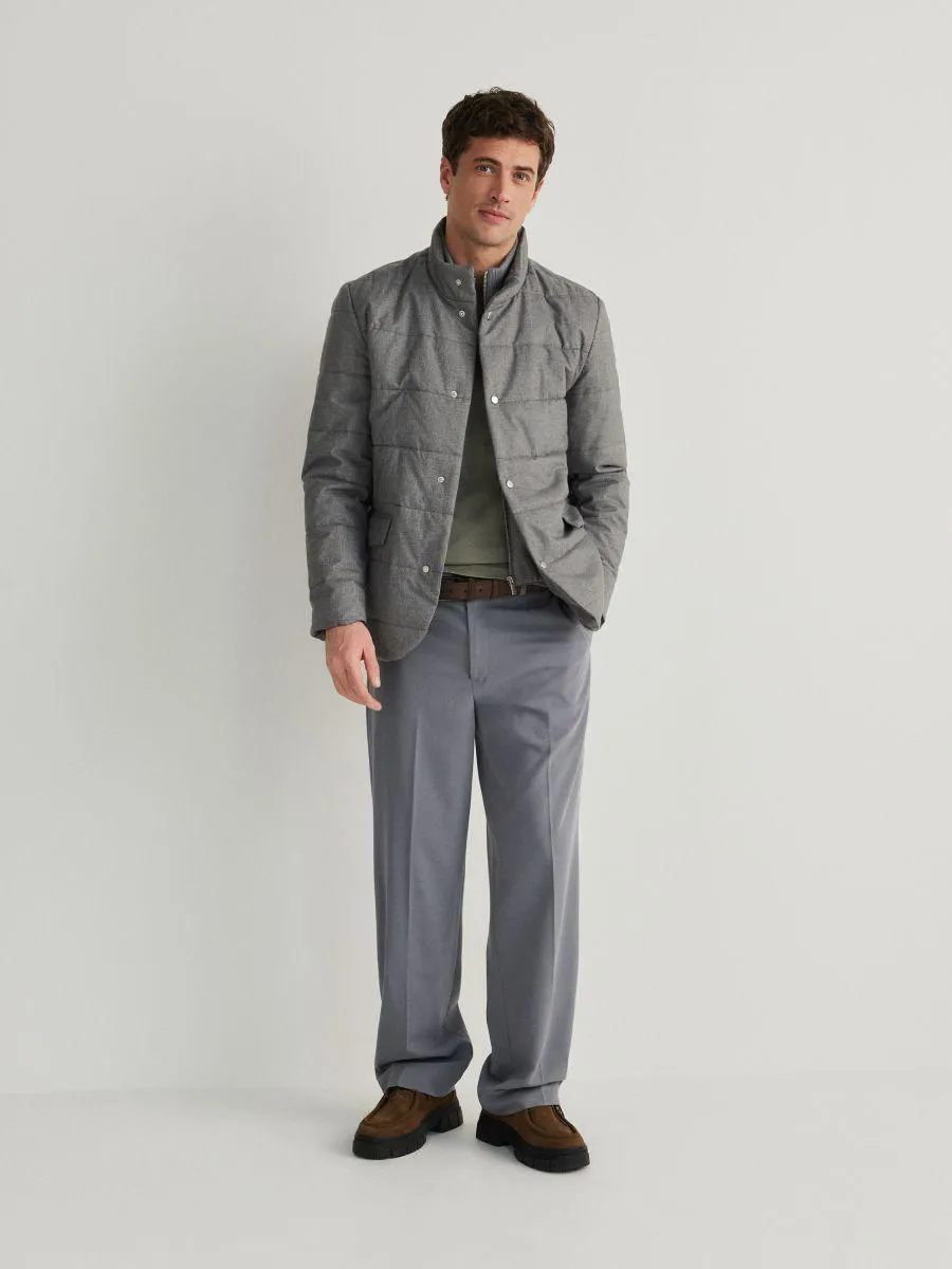 Geacă matlasată cu guler înalt