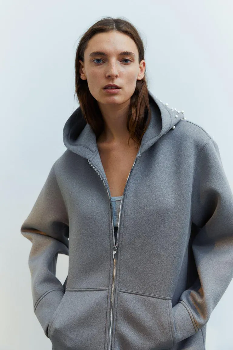 Hanorac decorat cu mărgele