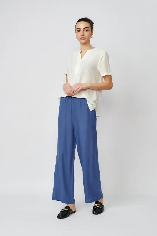 Pantaloni dama din vascoza bleu cu buzunare