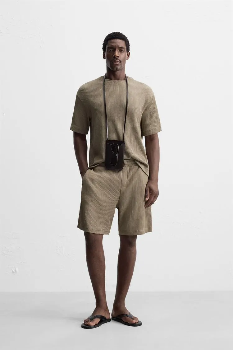 BERMUDE CU STRUCTURĂ NEREGULATĂ