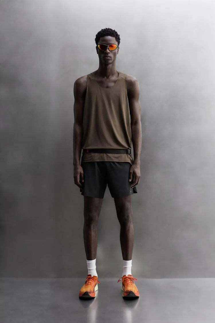 PANTALONI SCURȚI SIMPLI PENTRU ANTRENAMENT