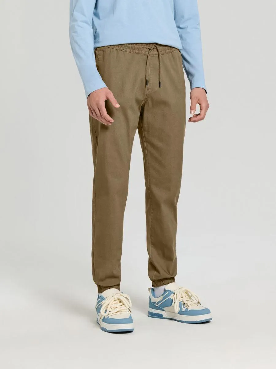 Pantaloni jogger