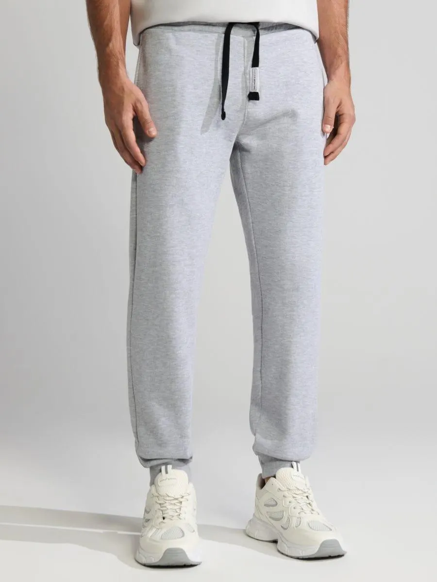 Pantaloni jogger
