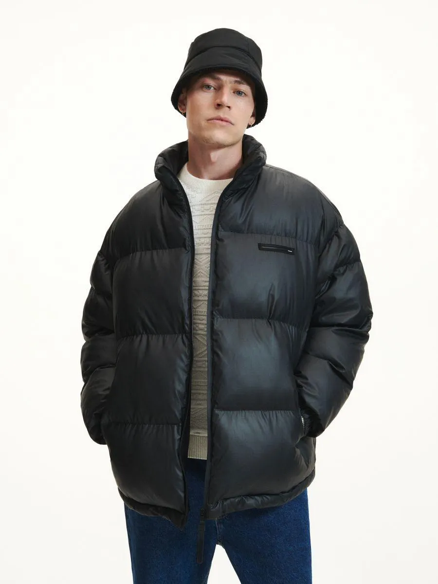 Geacă cu umplutură din țesătură reciclată