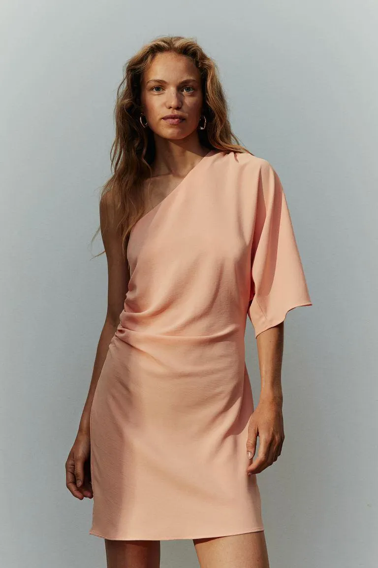 Rochie drapată cu un umăr gol