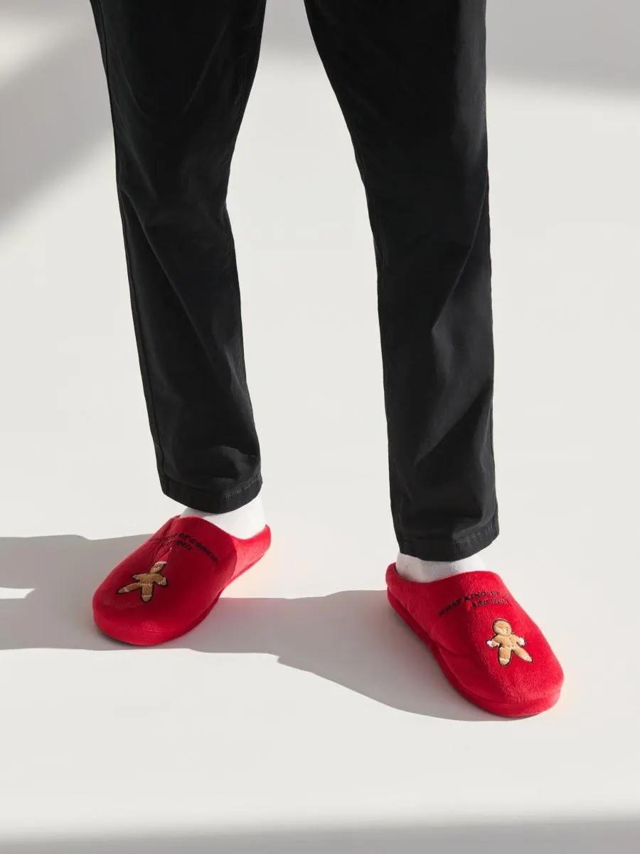 Papuci de casă călduroși, cu motiv de Crăciun