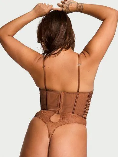 Piesă Teddy cu corser din dantelă Vintage