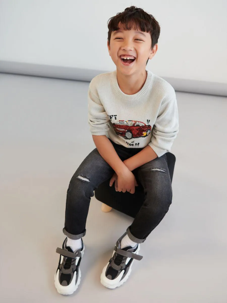 Pulover cu aplicație din paiete