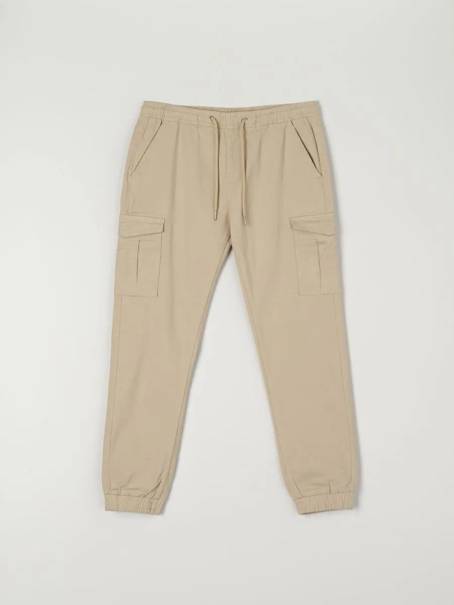 Pantaloni jogger