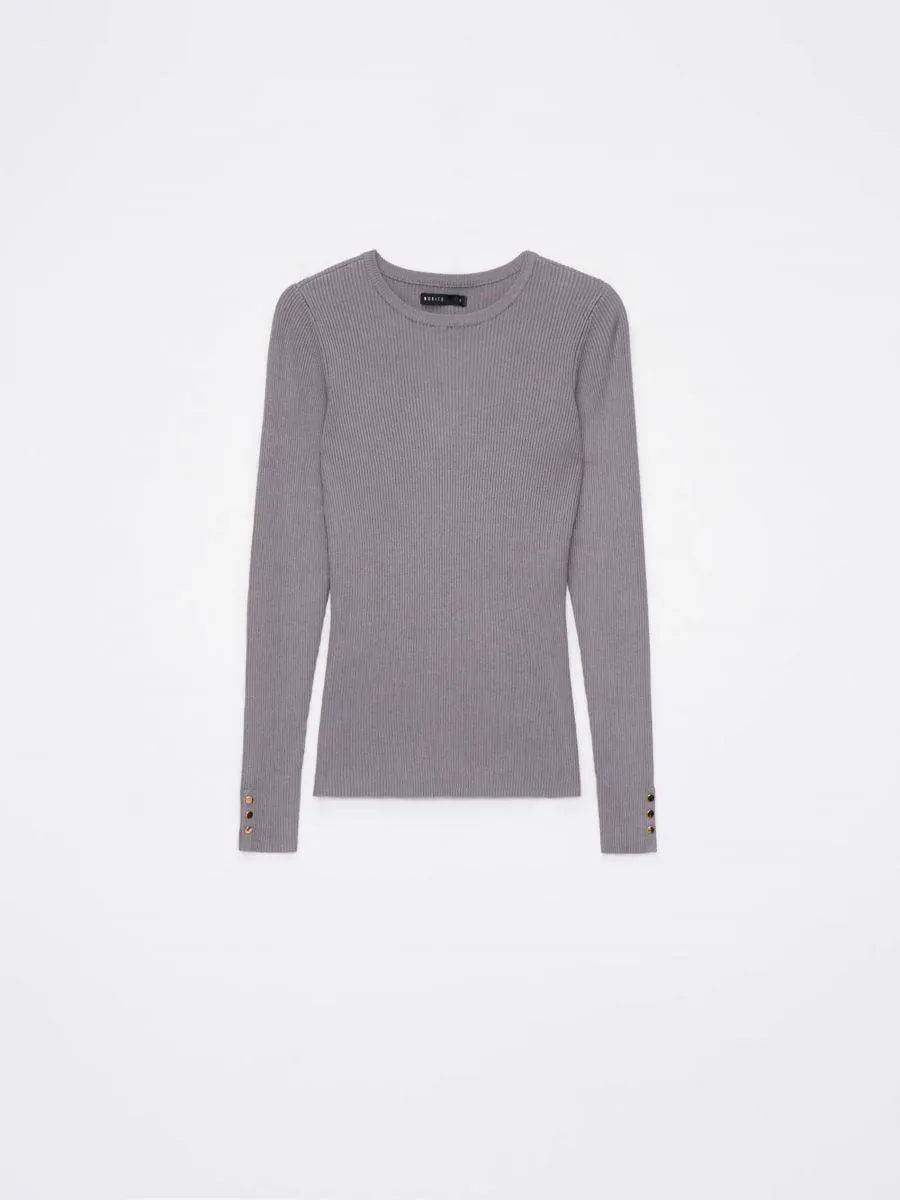 Pulover ajustat pe corp