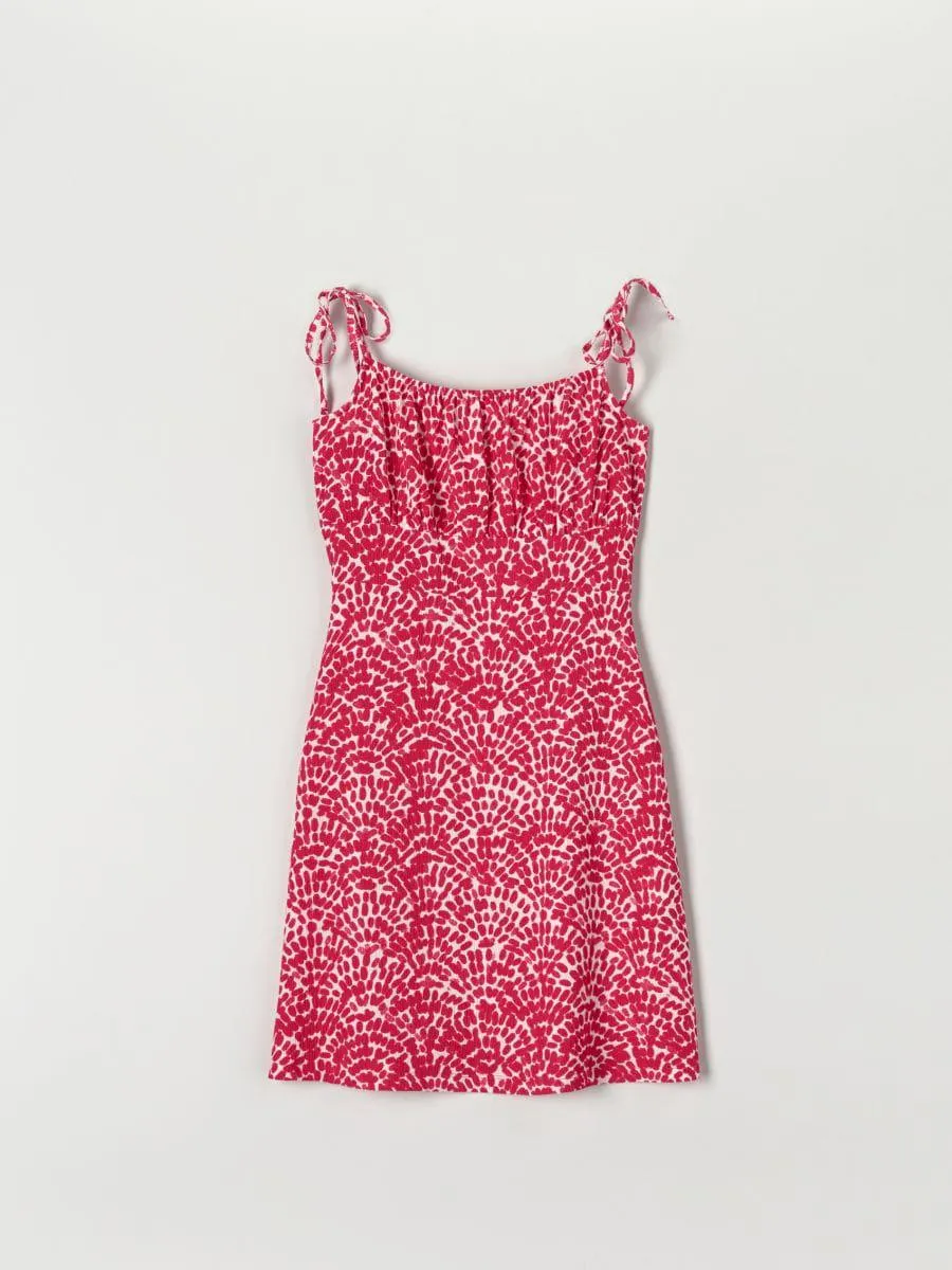 Rochie mini cu bretele subțiri